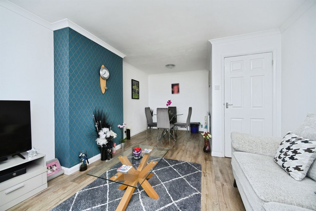 Property photo 3 of 25