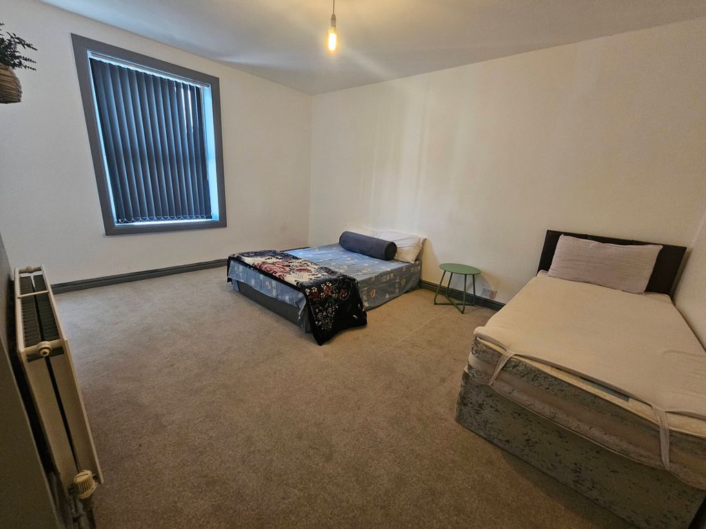 Property photo 2 of 33