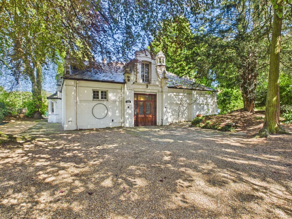 Property photo 1 of 14 Front