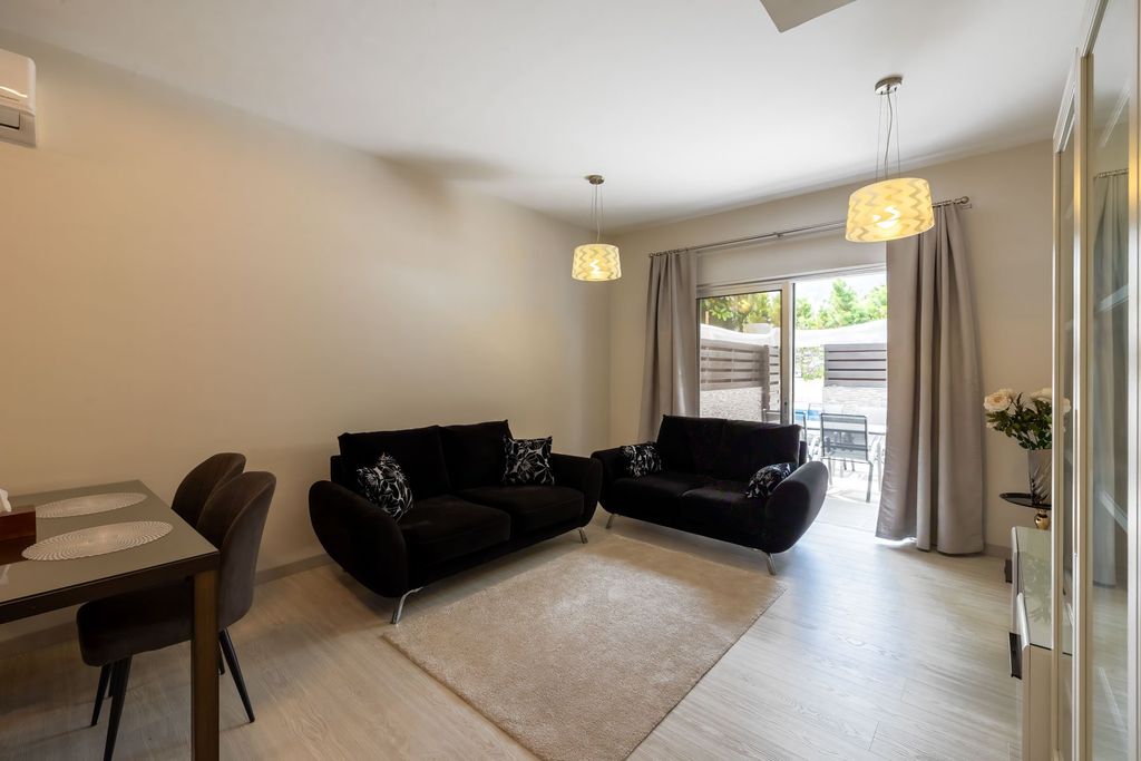 Property photo 2 of 30
