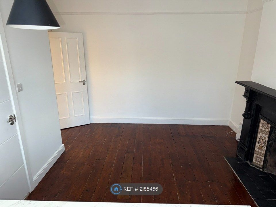 Property photo 2 of 7 Bedroom