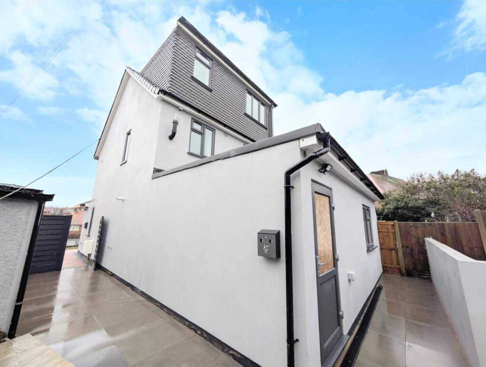 Property photo 3 of 23