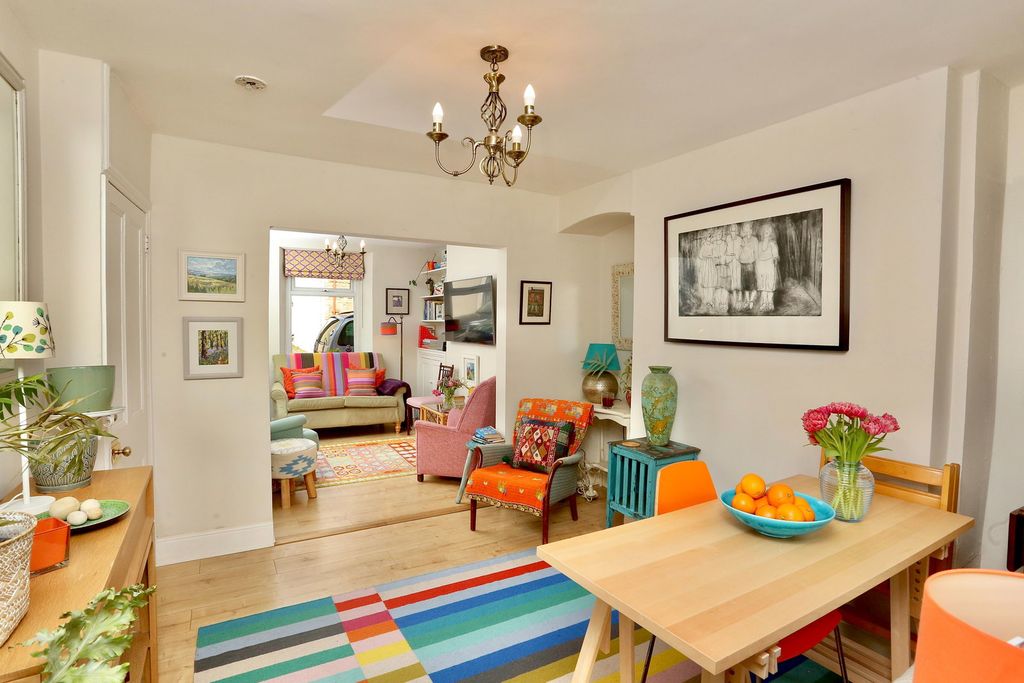 Property photo 2 of 27