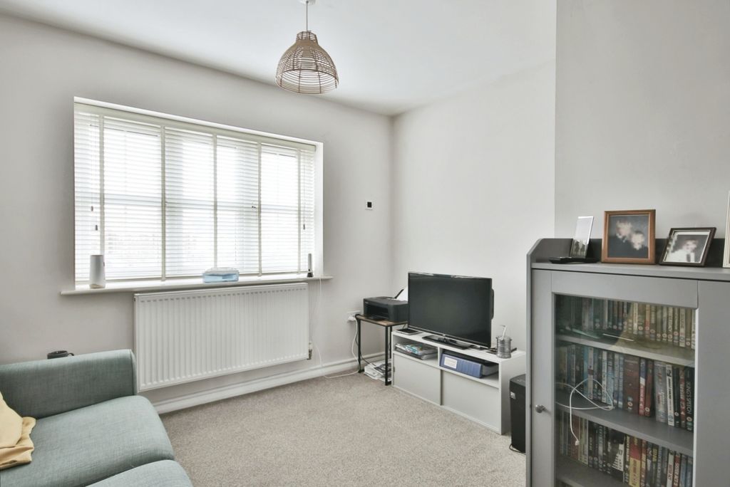 Property photo 3 of 8 4029887