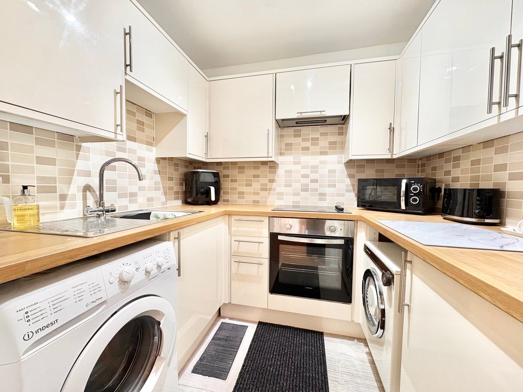 Property photo 1 of 4 Kitchen