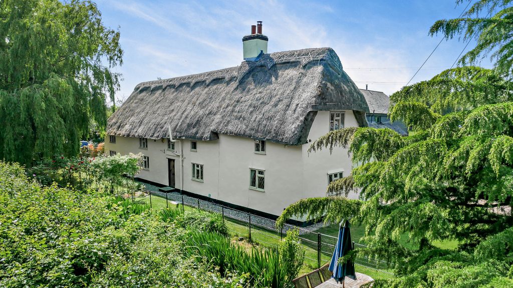 Property photo 1 of 30 8648450-Exterior26-800