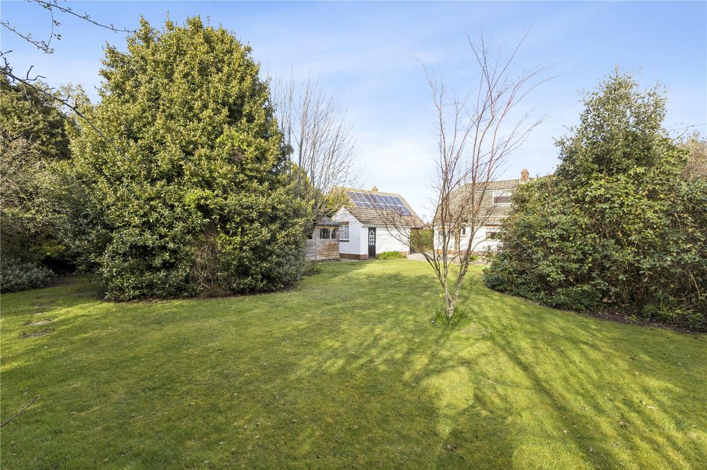 Property photo 2 of 18 Garden