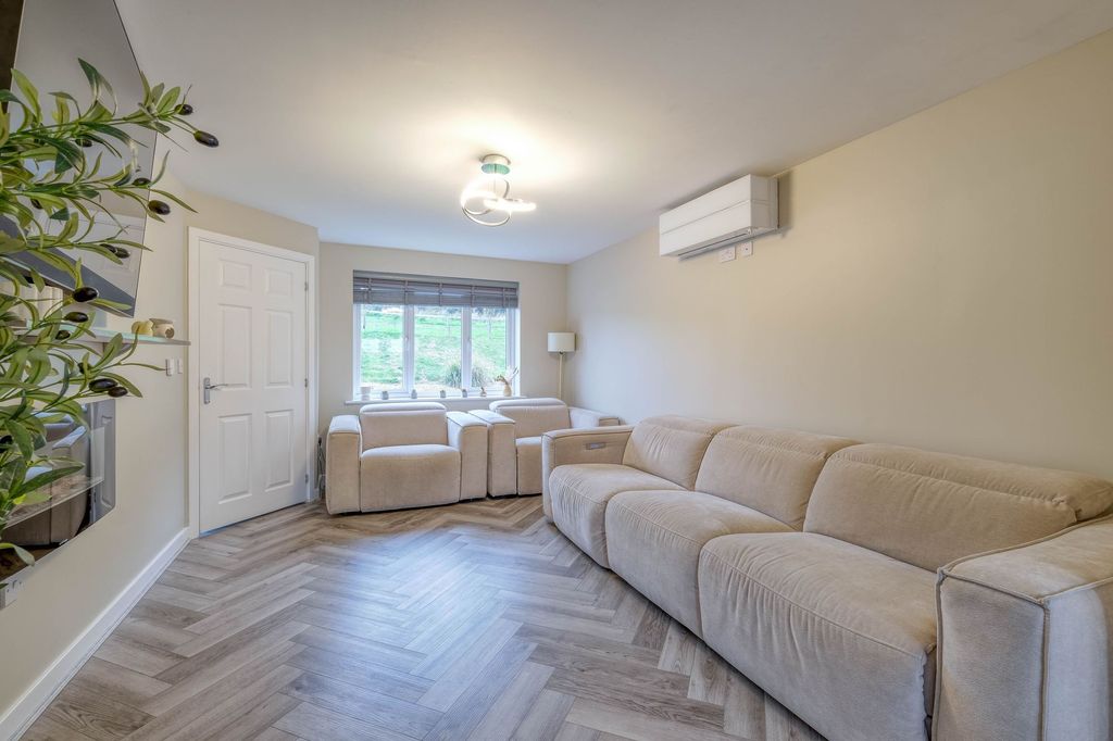 Property photo 3 of 26