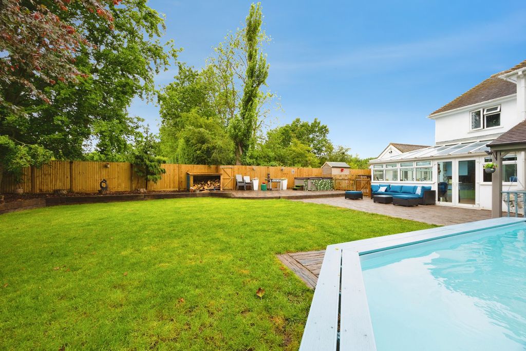 Property photo 3 of 32