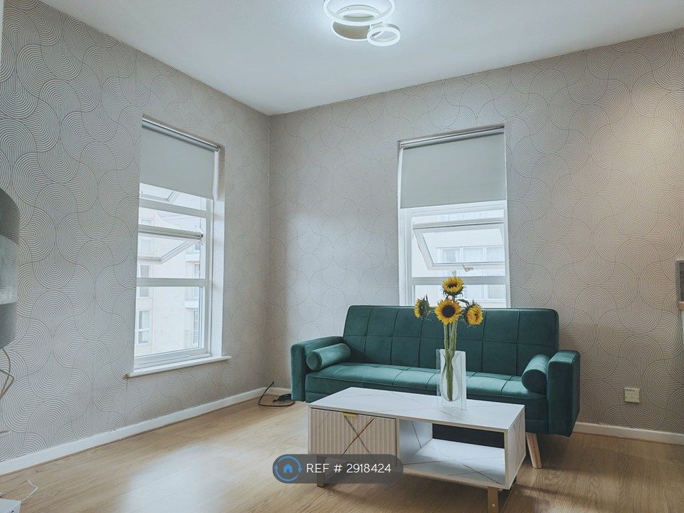 Property photo 1 of 12 Living Room