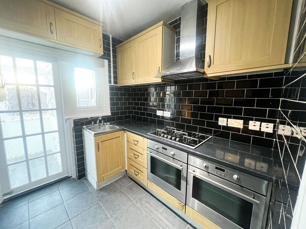 Property photo 2 of 16 Hulse Avenue Ig11