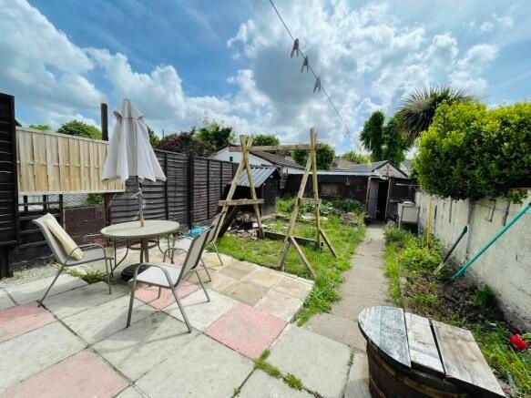 Property photo 1 of 12 A Bright And Inviting Garden Space Featuring A Pav...