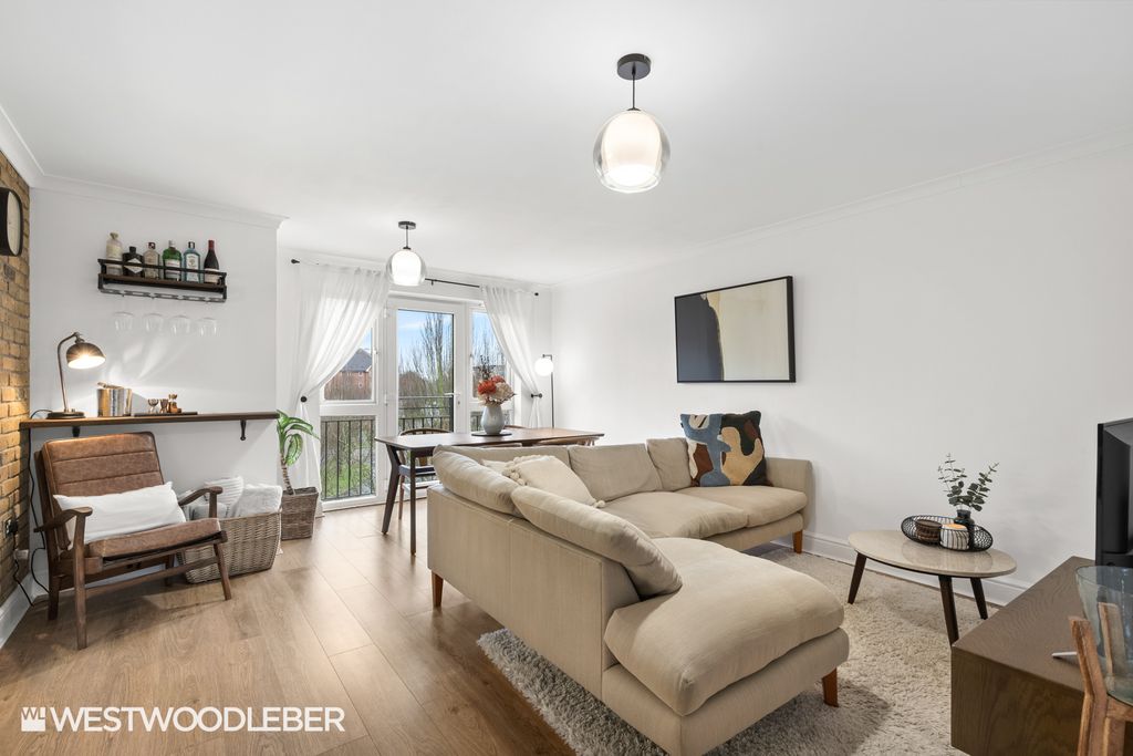 Property photo 2 of 15 Dixonscourt_8