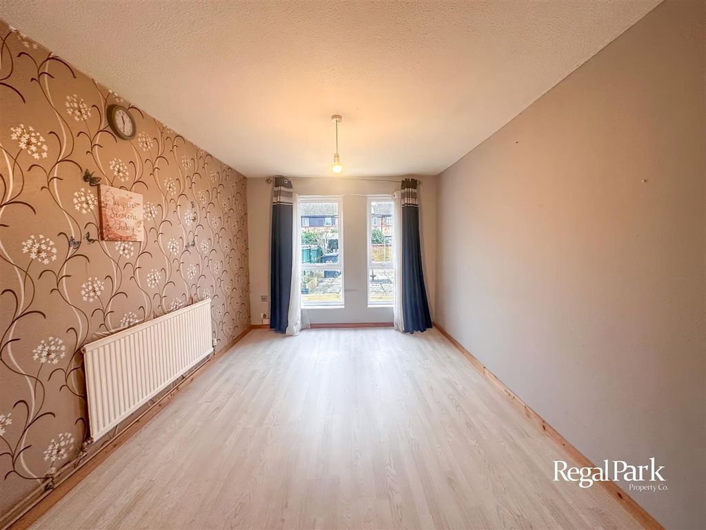 Property photo 3 of 19 Lounge