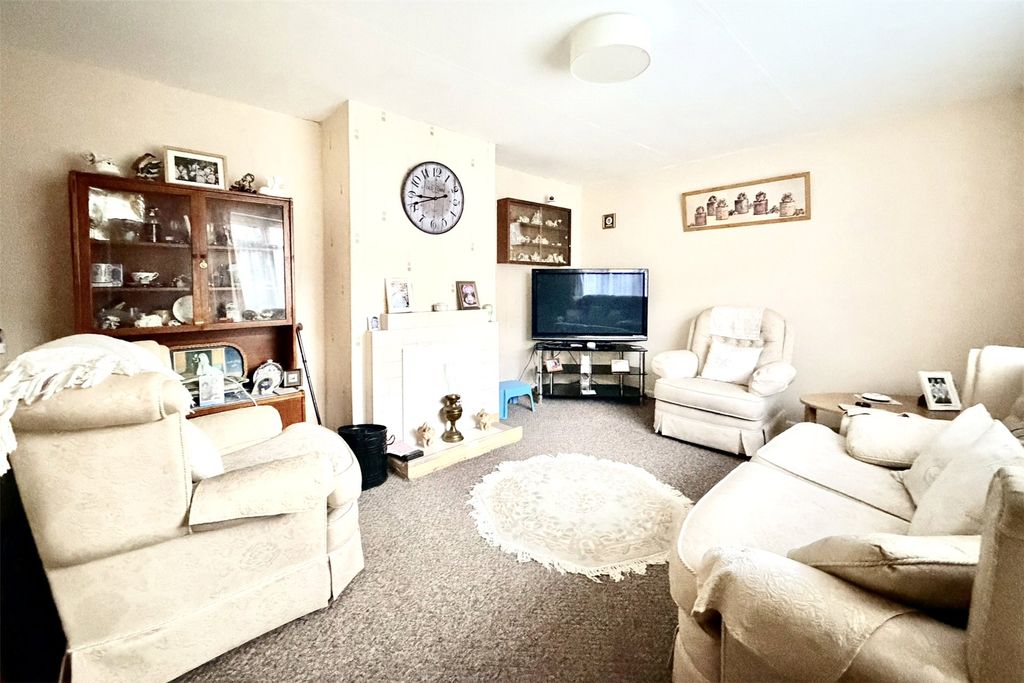 Property photo 2 of 14 Picture No. 12