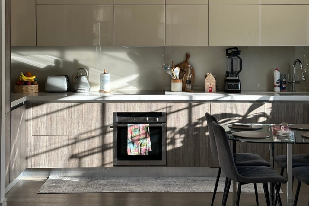 Property photo 3 of 11 Kitchen