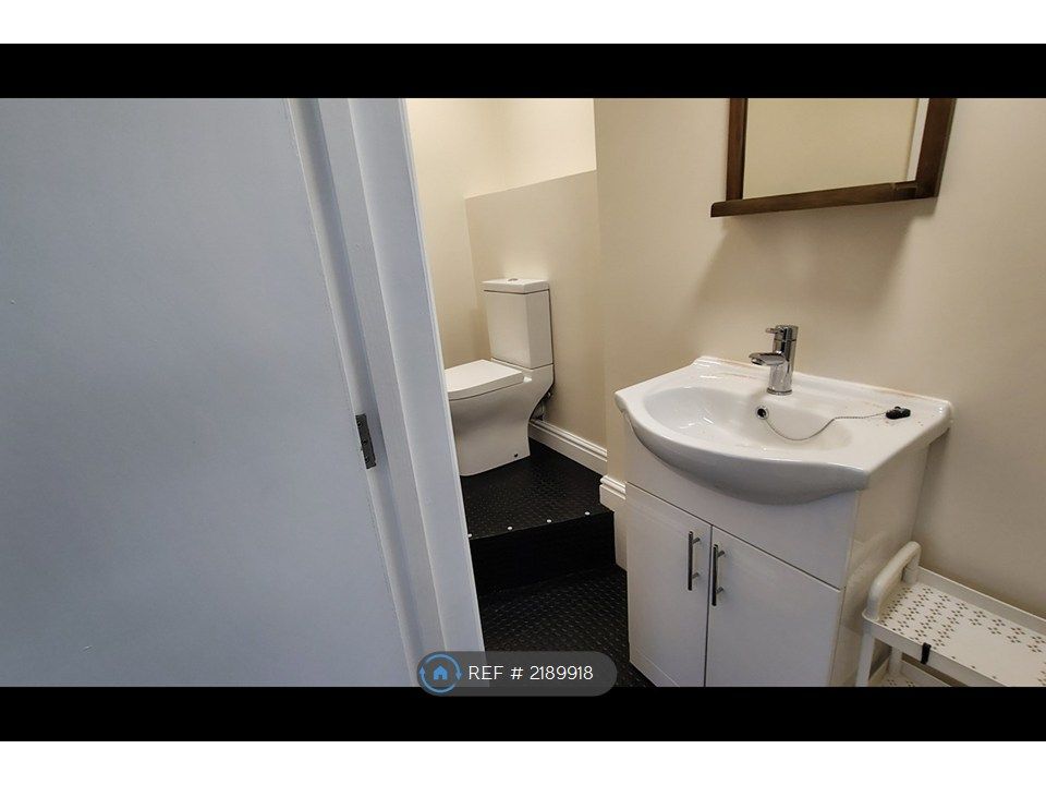 Property photo 3 of 10 Room 10 Ensuite