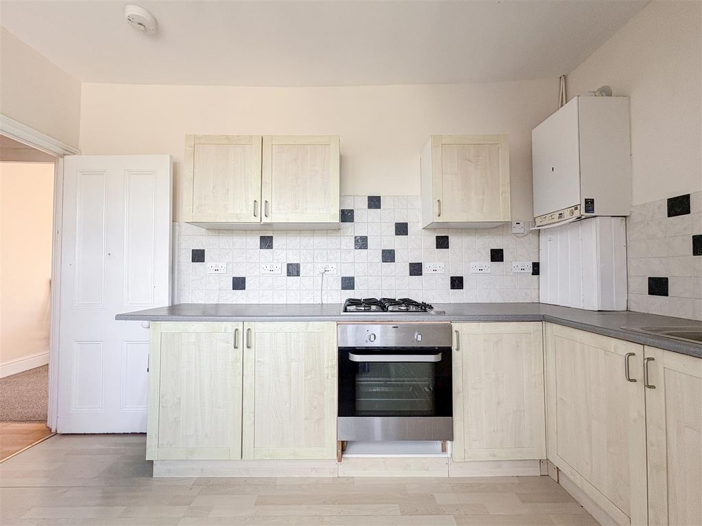 Property photo 3 of 26 Kitchen