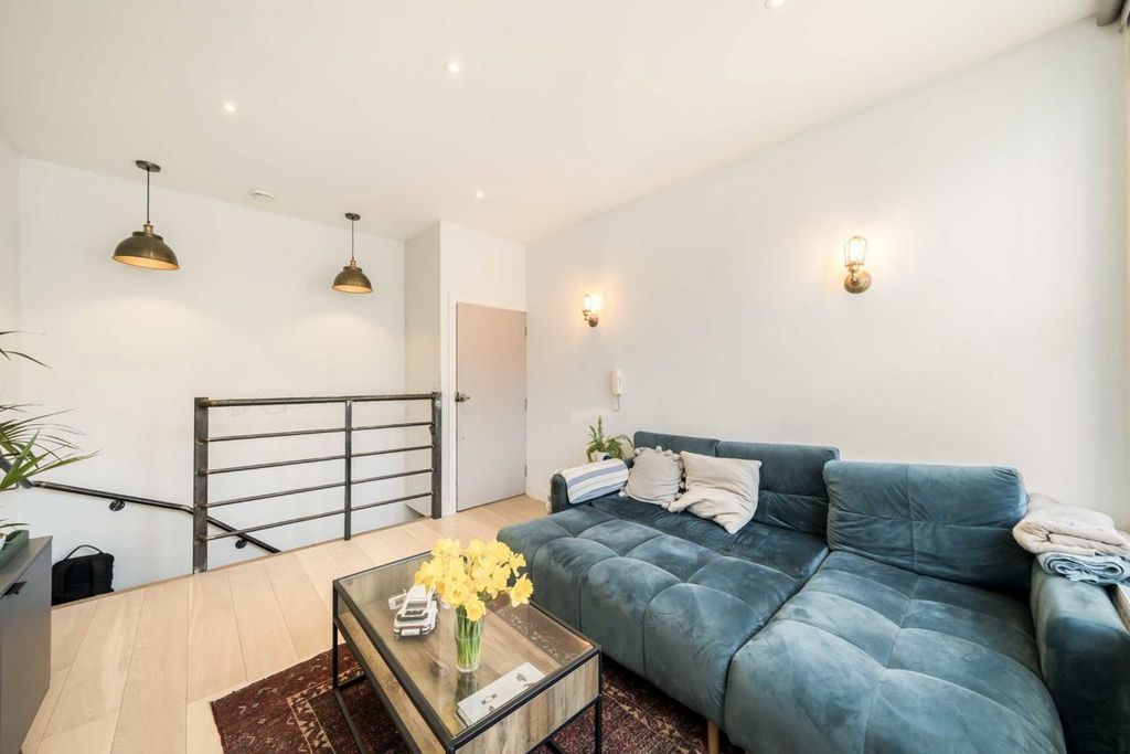 Property photo 3 of 6