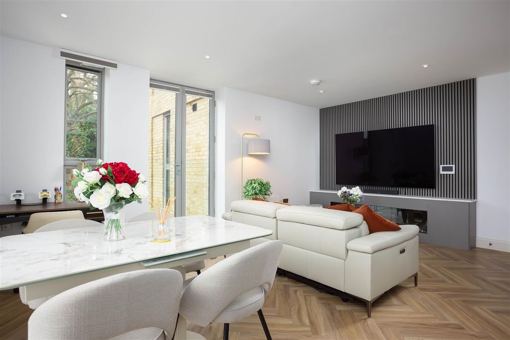 Property photo 3 of 8 00005.Jpg