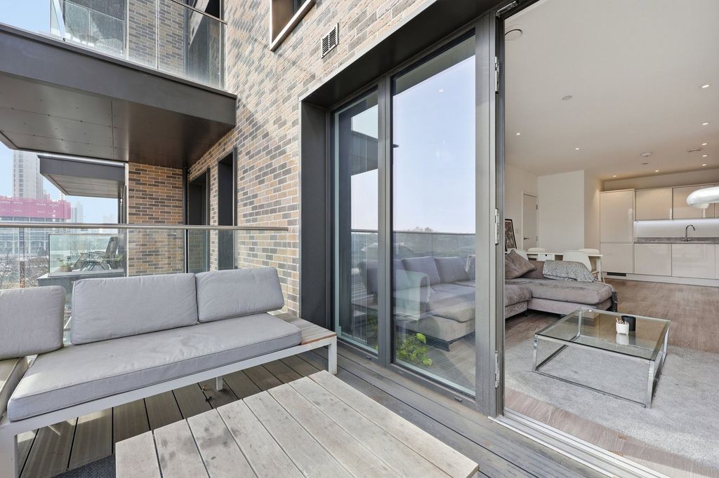 Property photo 2 of 24