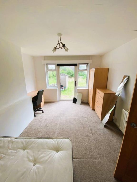Property photo 3 of 10 Bedroom 2