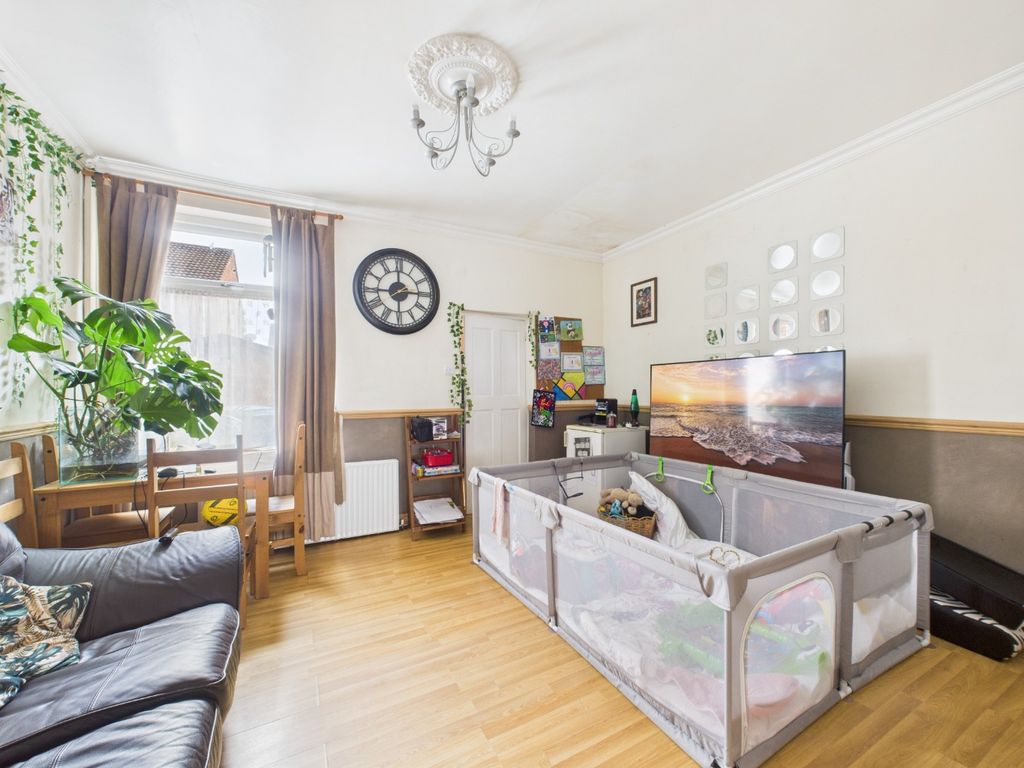 Property photo 2 of 10 4351963