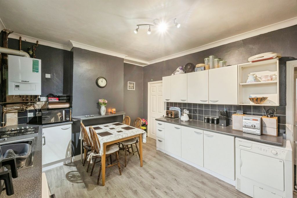 Property photo 3 of 16