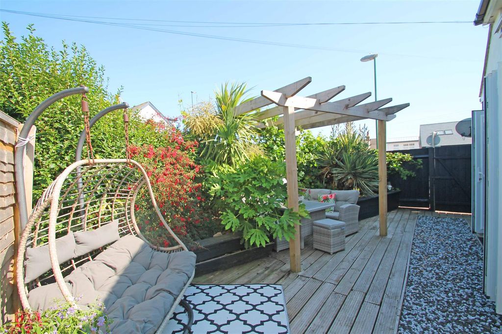 Property photo 3 of 16 Garden