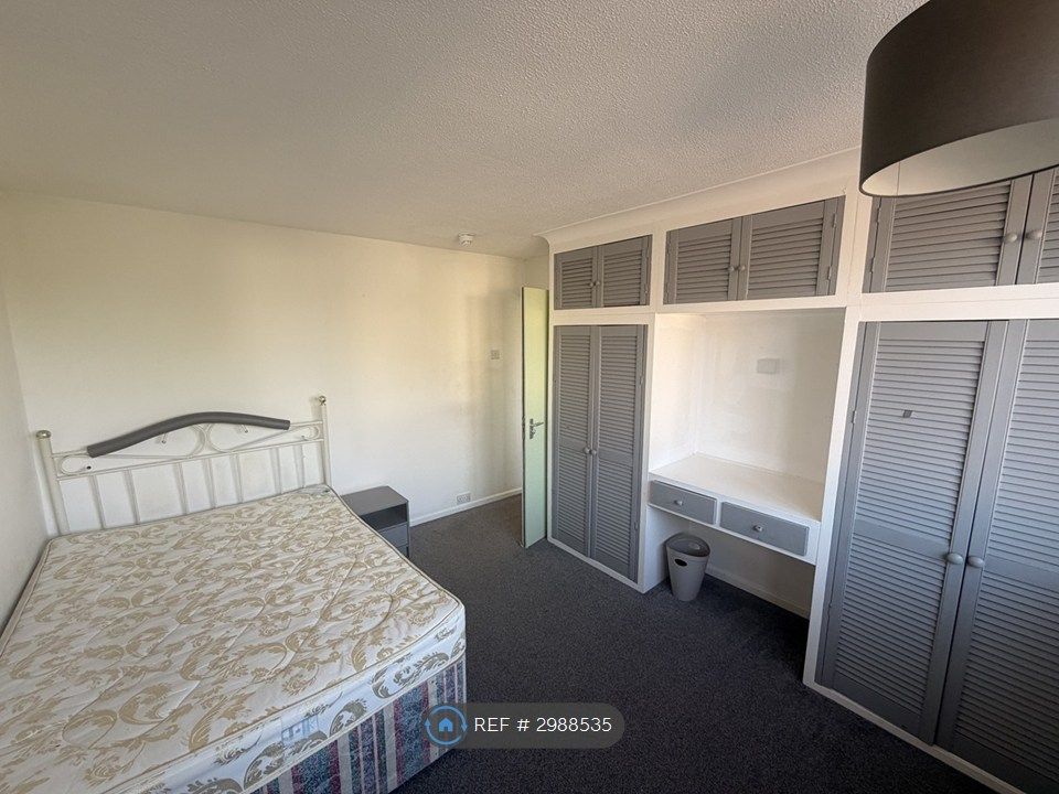 Property photo 1 of 14 Bedroom