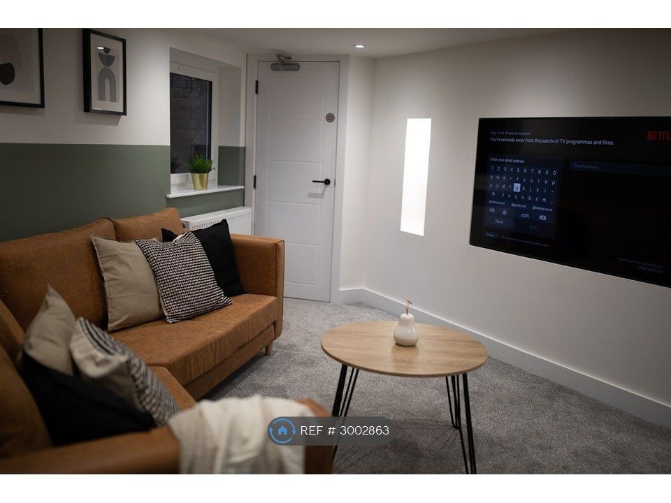 Property photo 1 of 12 Lounge