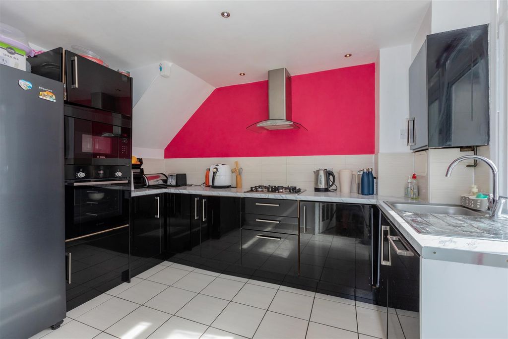 Property photo 2 of 14 25 Borderside-07.Jpg