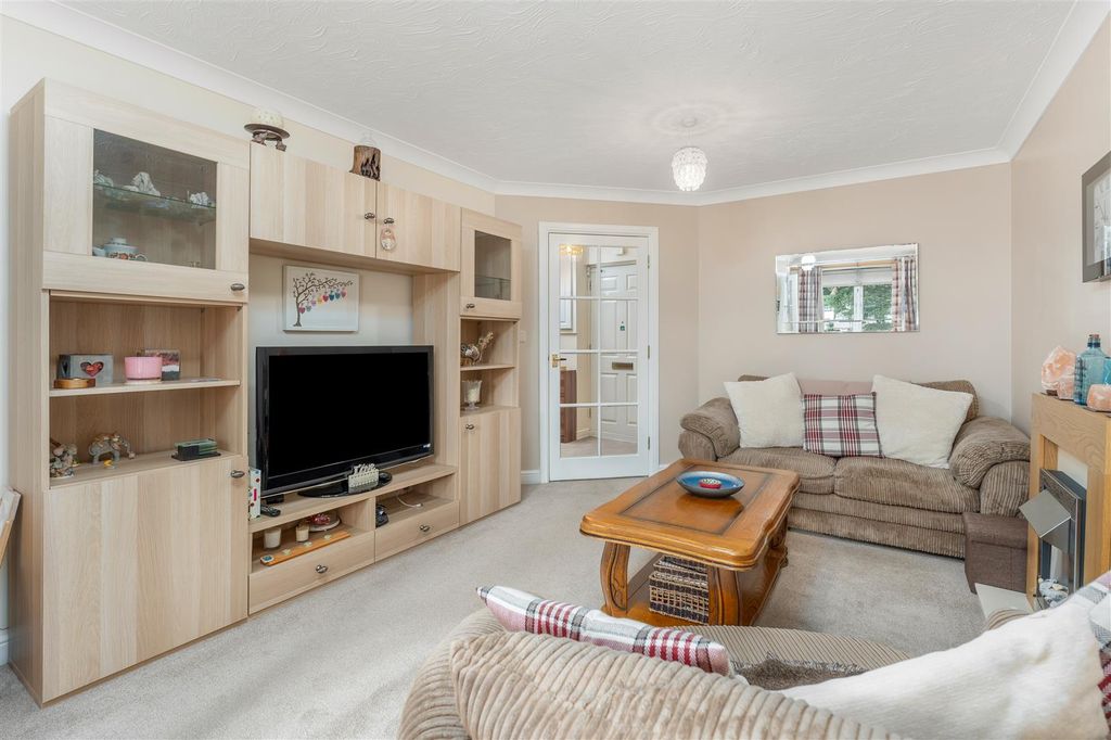 Property photo 2 of 14 37 Spencer Court, Banbury-7.Jpg
