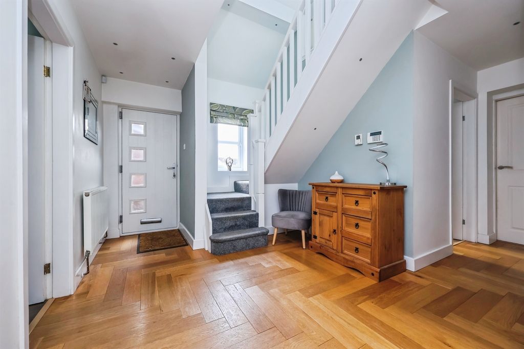 Property photo 2 of 26