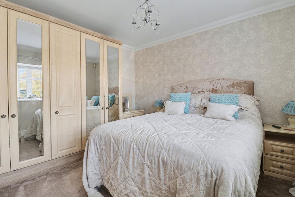 Additional image 16 of 4 bed detached bungalow for saleBotley Road, West End SO30