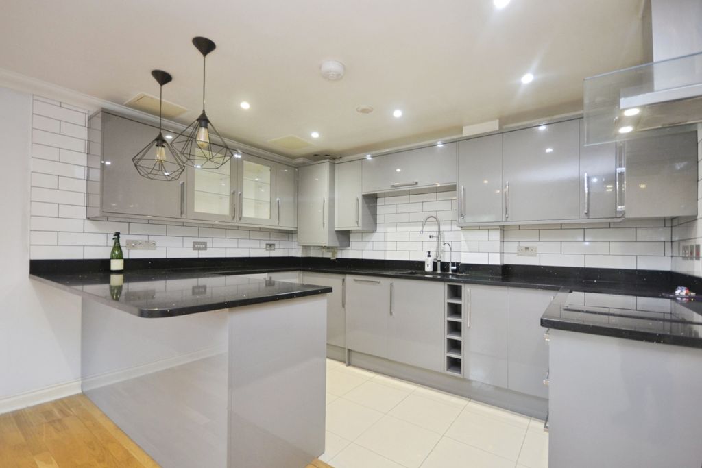 Property photo 2 of 14 Kitche