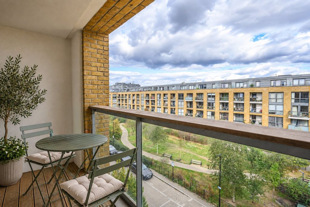 Property photo 3 of 11 Balcony