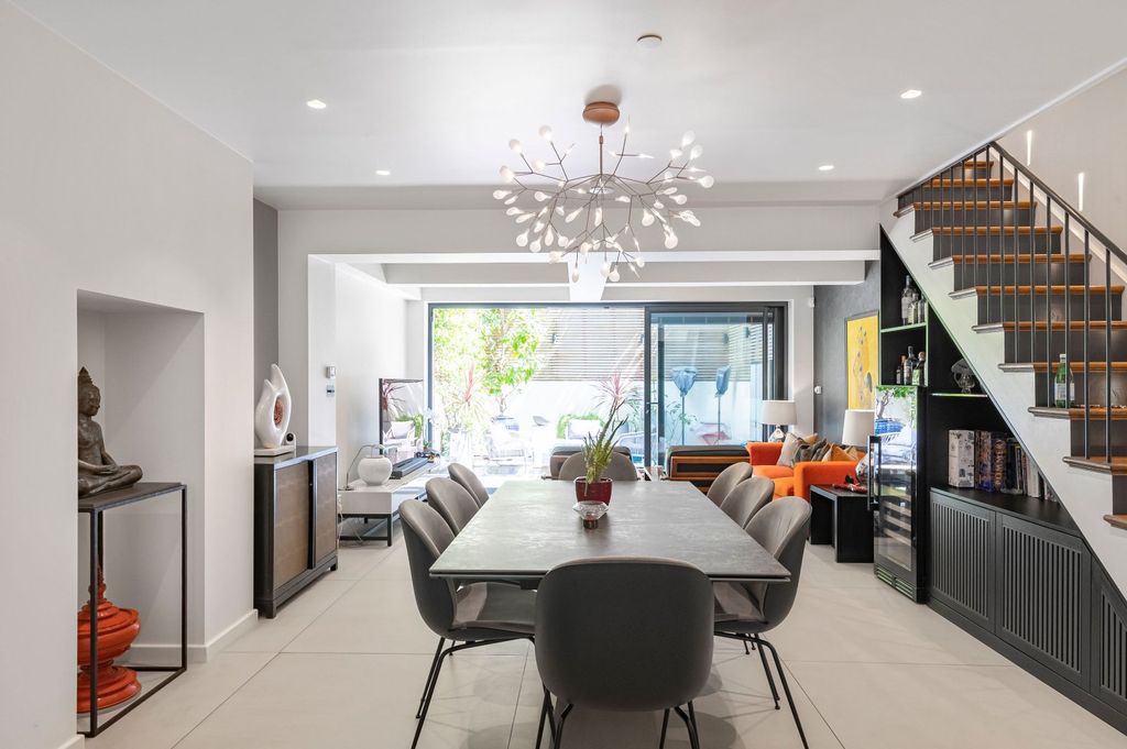 Property photo 3 of 29 Dining