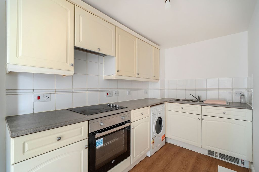 Property photo 3 of 9