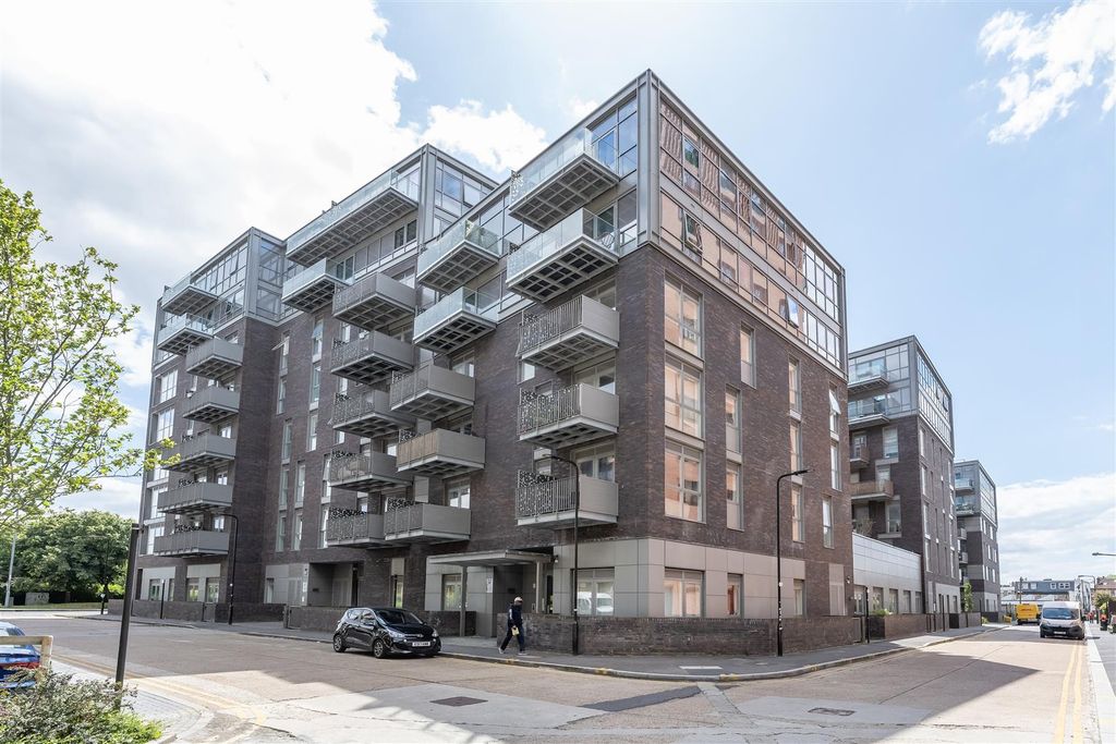 Property photo 1 of 16