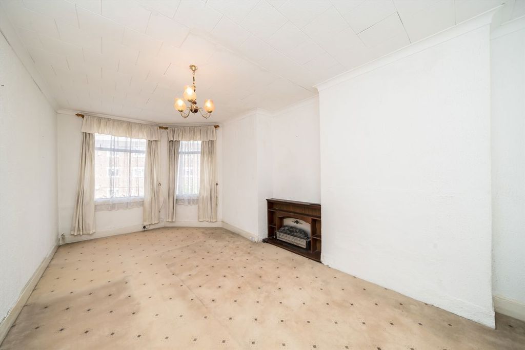 Property photo 2 of 8
