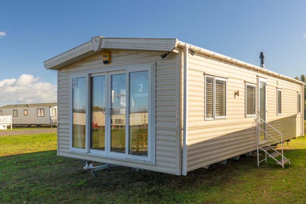 Property photo 1 of 17 2015 Willerby Caprice 36x12 2B Small