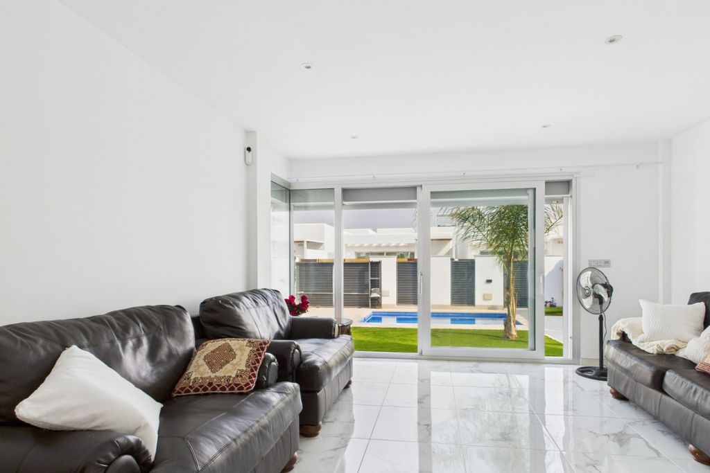 Property photo 2 of 34