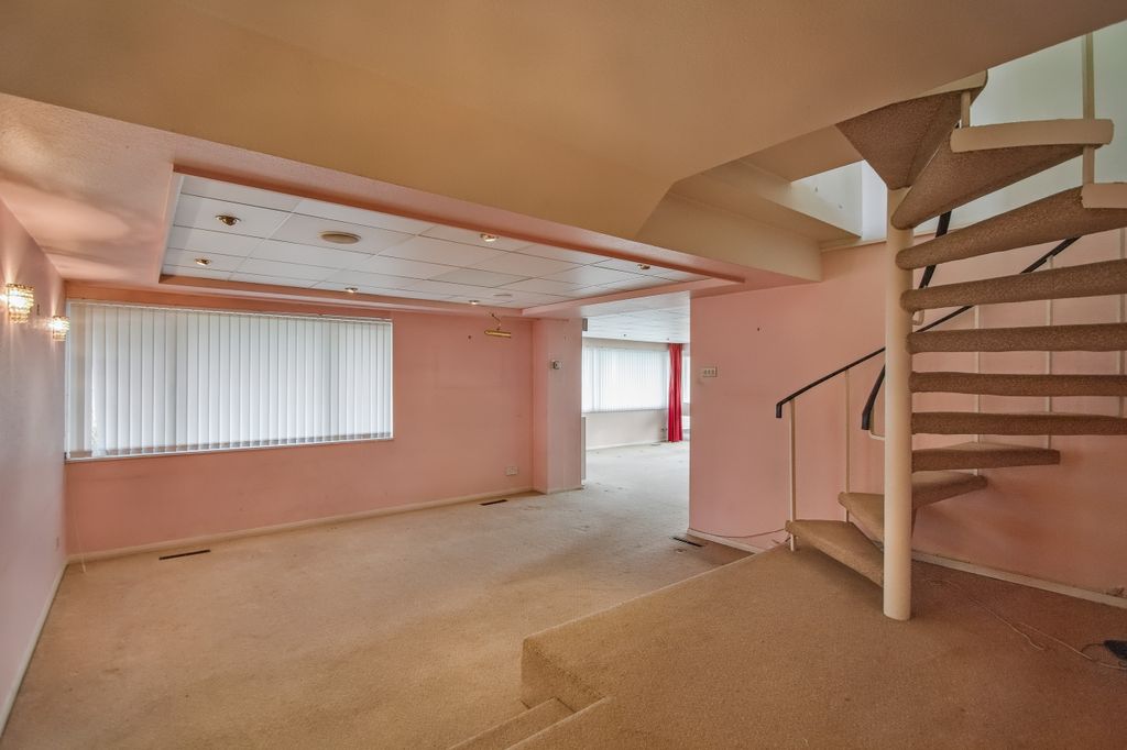 Property photo 2 of 23 53 The Bowls, Chigwell, Essex, Ig7 6nd