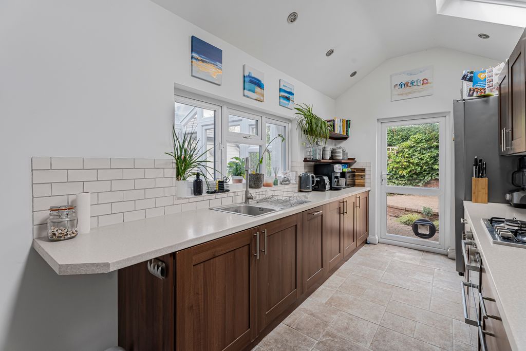 Property photo 3 of 17 Kitchen