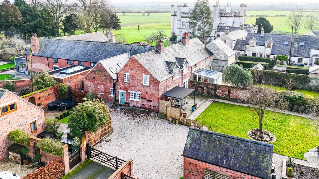 Property photo 1 of 39