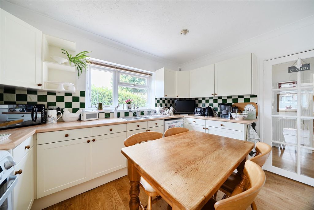 Property photo 3 of 25 1495254-12-6A5F8E9B00367.Jpg