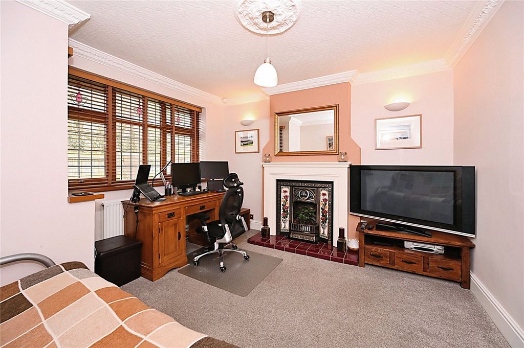 Property photo 3 of 24 Snug/Study