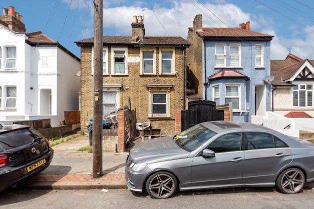 Property photo 1 of 13 193 Whitehorse Road, Croydon, Surrey, Cr0 2Lb