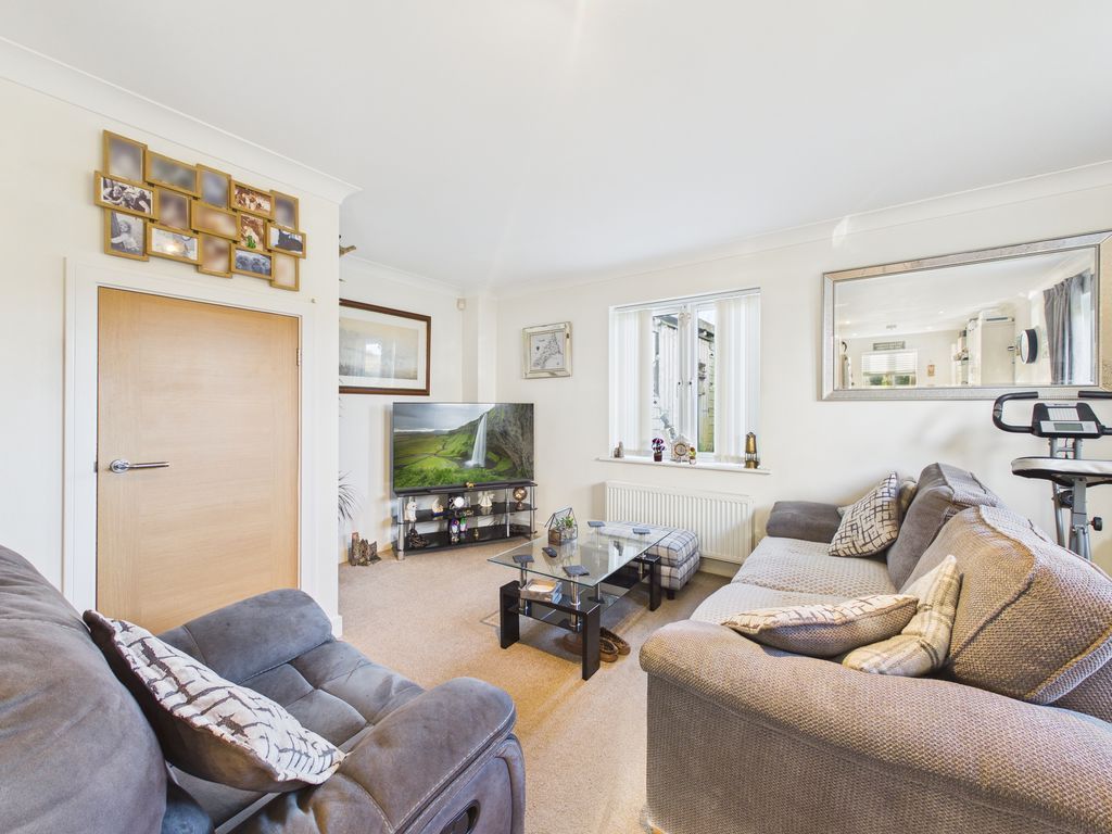 Property photo 3 of 9 Lounge Area